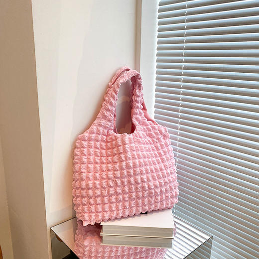 【夏季洋气，休闲褶皱小包包！】2024新款褶皱云朵泡芙单肩包，小清新潮腋下包大容量，颜值与实力并存的手提包-lm！-QQ 商品图4