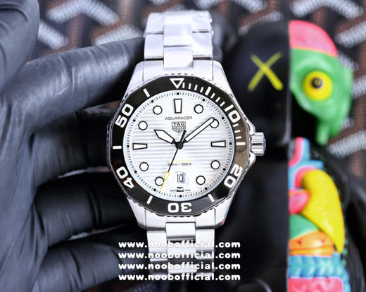 泰格豪雅 TAG Heuer  竞潜系列 进口机芯自动机械机芯 镌刻装饰图案 旋入式表冠 不惜成本的使用带双重安全按钮的黑色PVD精钢折叠表扣 表盘直径41mm 别具一格 引爆风潮 商品图8