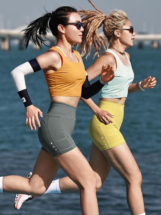 身体智慧 BODYWIT 女款 逐光 女款马拉松短背心 商品图1