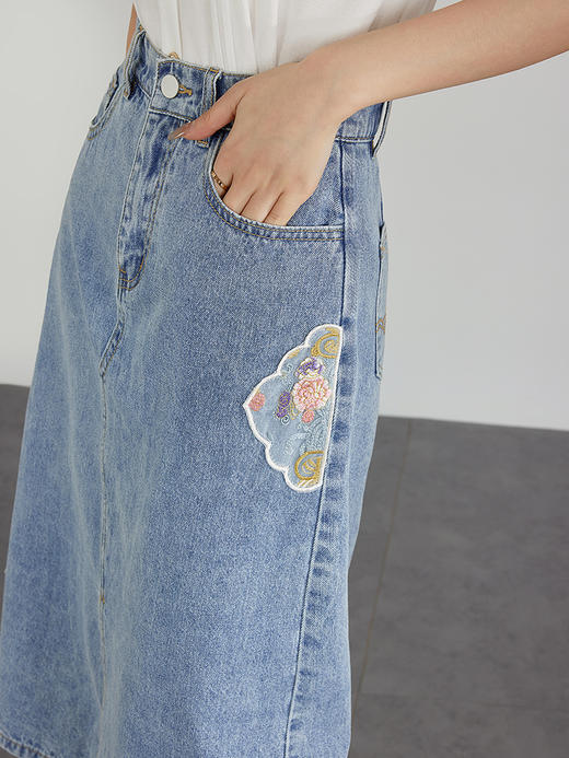 【专属特价】熙世界新中式国风刺绣牛仔半身裙夏季薄新款开叉包臀裙子中长款 商品图2