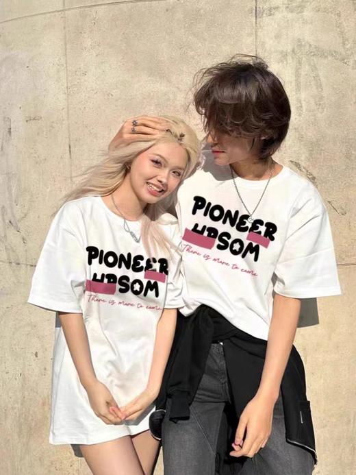 【限时价】喜出100%棉- 粉横划线字母  印花情侣T恤 商品图1