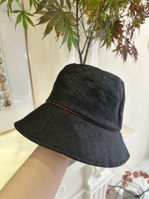 非遗古料香云纱鸭舌帽/渔夫帽！花花团特别定制版！日常搭配百搭时髦！优雅典雅都市气质女士！帽型显脸小！香云纱帽子炒鸡轻盈透气凉爽宜人，易洗易干轻薄不易皱，自带spf50防晒，不怕晒黑优雅时髦凹造型！ 商品图10