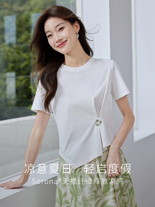 【五折购】熙世界不规则捏摺白色T恤短袖休闲圆领独特别致上衣2025夏新款 商品图4