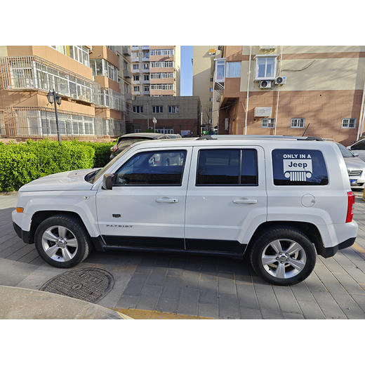 Jeep 自由客 2.4 豪华导航版【长租-北京】 商品图3