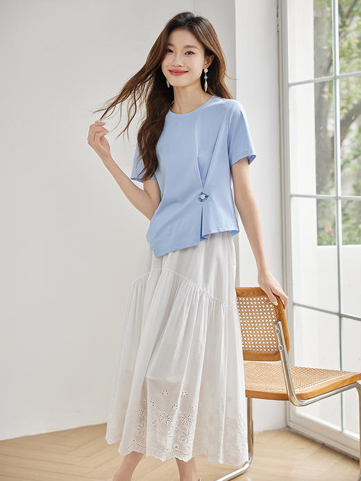 【五折购】熙世界不规则捏摺白色T恤短袖休闲圆领独特别致上衣2025夏新款 商品图3