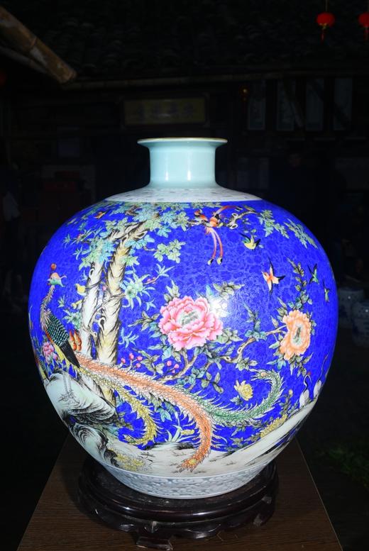 蓝地扒花百鸟朝凤石榴瓶 商品图0