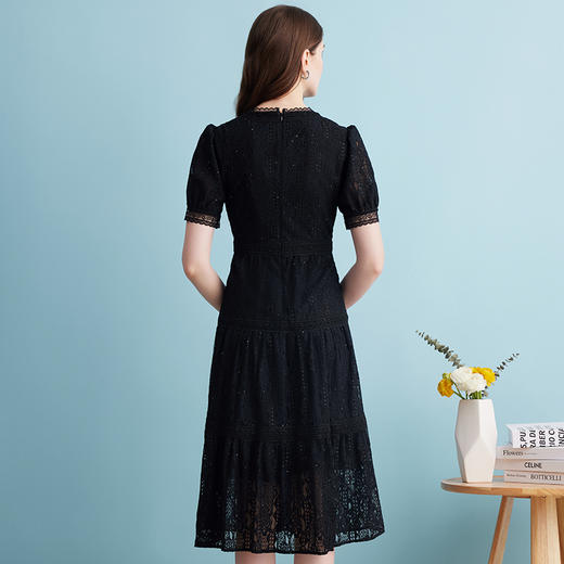 EITIE爱特爱夏季新款精致蕾丝V领法式优雅收腰显瘦连衣裙B2407304 商品图4