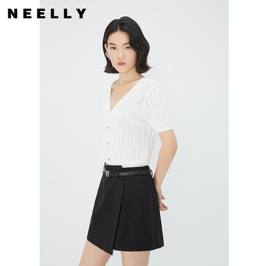 NEELLY纳俪商场同款短袖针织V领上衣女夏季百搭通勤单排扣白色T恤N24051A01134 商品图2