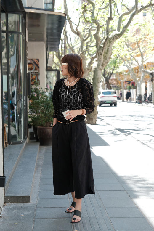 TYNVIE 弯脚口八分裤 - 黑色暗纹 商品图0