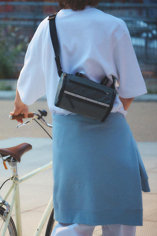 新秀丽TODERICK系列斜挎包 商品图4