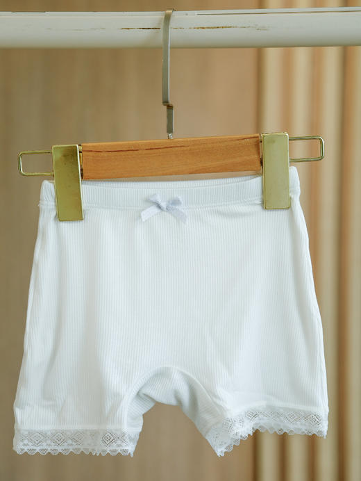 【板牙】36.9元到手3条【盛特士女童薄款安全裤盲盒】透气凉快贴肤像没穿一样❗简边款&蕾丝花边款盲盒式随机发 莫代尔面料舒适贴身，透气排湿 活性印染工艺，不掉色 5A抗菌双层内档 商品图2