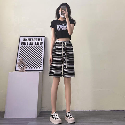 【不挑身材，显高显瘦】夏季必备！横条五分裤女，宽松舒适，凉凉休闲阔腿中裤，抽绳设计更贴心。穿上它，享受轻松自在的夏日时光！ 商品图3