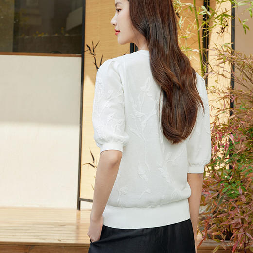 玳莎植物提花圆领针织衫女2024年夏季新款优雅轻薄天丝短袖上衣  EB33103 商品图3