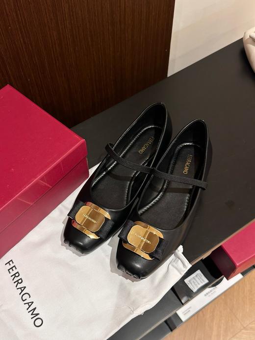 点此购买 Ferragamo春夏季女士芭蕾舞鞋 98 286553 商品图2