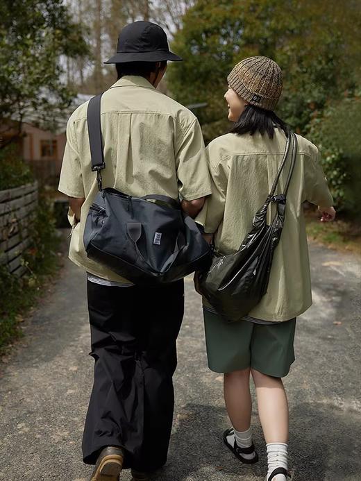 步履不停/4B11158C/古巴领翻领绿色短袖衬衫外套 商品图3