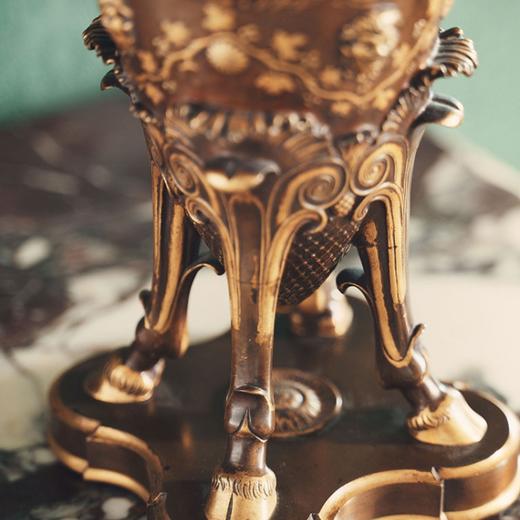 【已售】独角鹿西洋古董1890年代法国出品古希腊神话主题青铜双耳锥形花瓶一对 商品图2