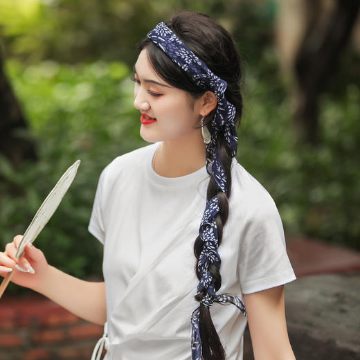 【林栖设计小店】【现货】生活在左蓝印花真丝三角巾丝巾发饰配饰2932248/2962258Y 商品图6