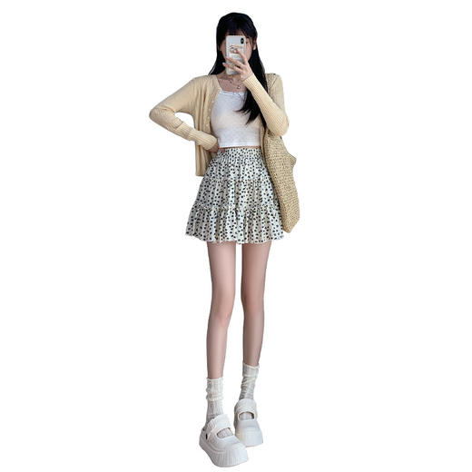 【绽放美丽！甜美碎花】韩系复古碎花小短裙，蛋糕裙配上高腰显瘦A字裙设计，充满韩系复古风。选择黑白两色，清新自然又不失气质。穿上这条裙子，真正的仙女范儿！ 商品图6