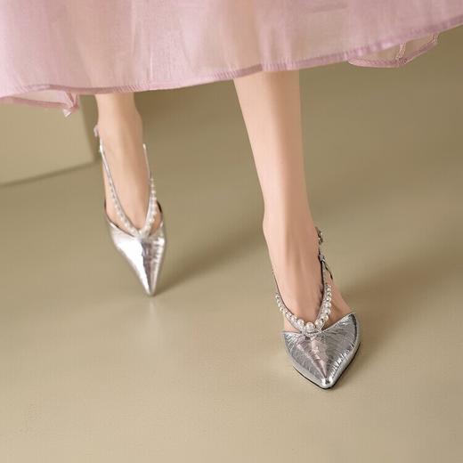 【预售5天】优雅气质尖头高跟鞋，时尚粗跟珍珠绊带包头后空凉鞋MBJR&817 商品图1