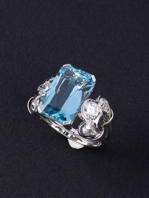 独角鹿西洋古董1950年代法国出品装饰艺术风格铂金镶嵌钻石及海蓝宝石戒指 商品图2