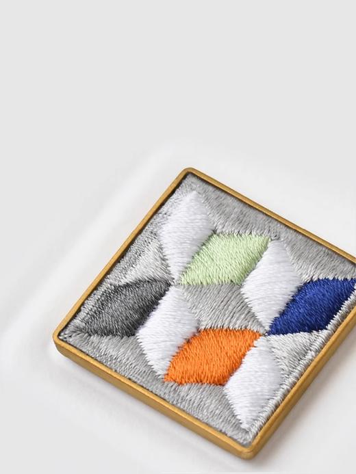 见南花 | 刺绣黄铜花砖胸章 齐针丝绣创意配饰徽章礼物定制logo 商品图3