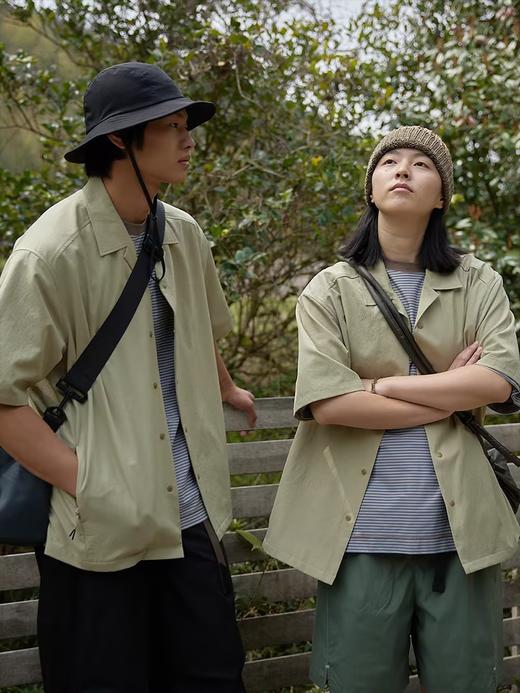 步履不停/4B11158C/古巴领翻领绿色短袖衬衫外套 商品图1