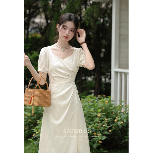 鹿向南「花间煮酒」法式收腰显瘦泡泡袖连衣裙女夏季新款气质裙子L36306 商品图1