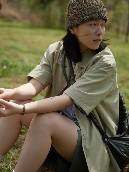 步履不停/4B11158C/古巴领翻领绿色短袖衬衫外套 商品图4