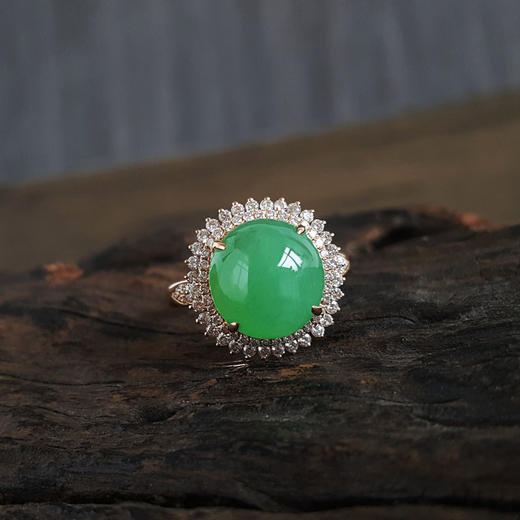 【天然正品】AU750精品玫瑰金镶钻镶天然冰种满绿蛋面翡翠（圆满、吉祥）戒指310324NJ29 商品图2