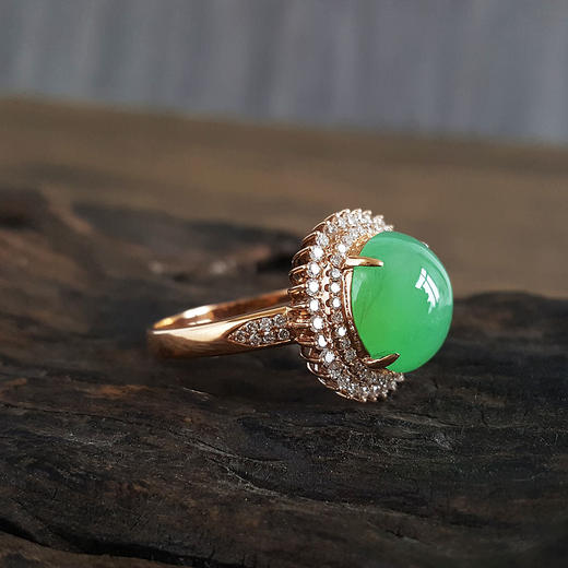 【天然正品】AU750精品玫瑰金镶钻镶天然冰种满绿蛋面翡翠（圆满、吉祥）戒指310324NJ29 商品图3
