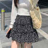 【绽放美丽！甜美碎花】韩系复古碎花小短裙，蛋糕裙配上高腰显瘦A字裙设计，充满韩系复古风。选择黑白两色，清新自然又不失气质。穿上这条裙子，真正的仙女范儿！ 商品缩略图4