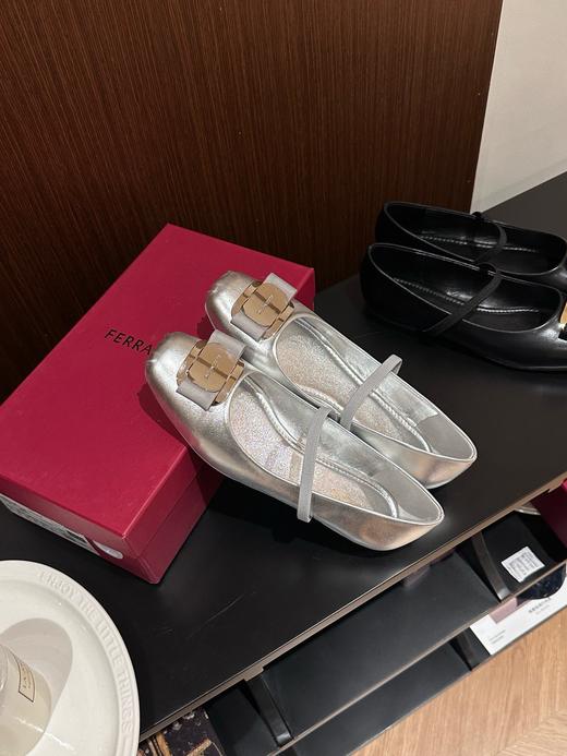 点此购买 Ferragamo春夏季女士芭蕾舞鞋 98 286553 商品图3