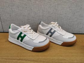 豪行真皮舒适休闲圆头女鞋22130115时尚平底运动板鞋