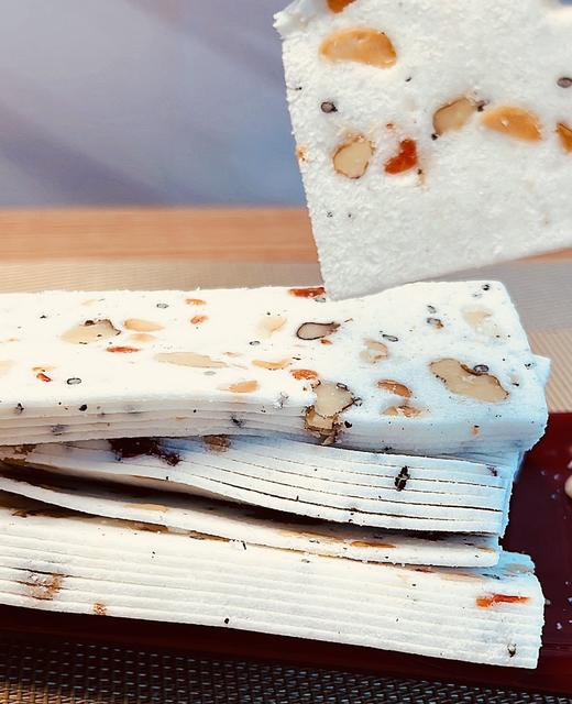 【天鲜萌千层茯苓八珍糕】📢 🆘买2袋送1袋 到手3袋 💰只要29.9元 🔊流传百年！宫廷小吃。🌈 配料干净 ✅无添加蔗糖 ✅内含坚果 营养丰富  商品图3