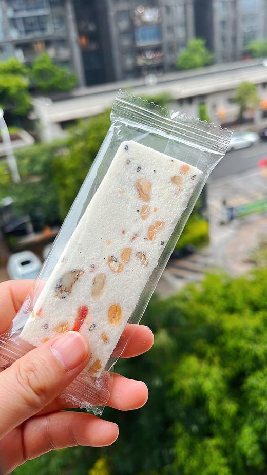 【天鲜萌千层茯苓八珍糕】📢 🆘买2袋送1袋 到手3袋 💰只要29.9元 🔊流传百年！宫廷小吃。🌈 配料干净 ✅无添加蔗糖 ✅内含坚果 营养丰富  商品图4