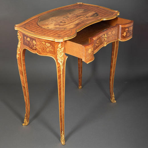 独角鹿西洋古董1850-1870年代法国出品路易十五风格铜鎏金修饰阿卡迪亚风景主题细木镶嵌边桌 商品图2