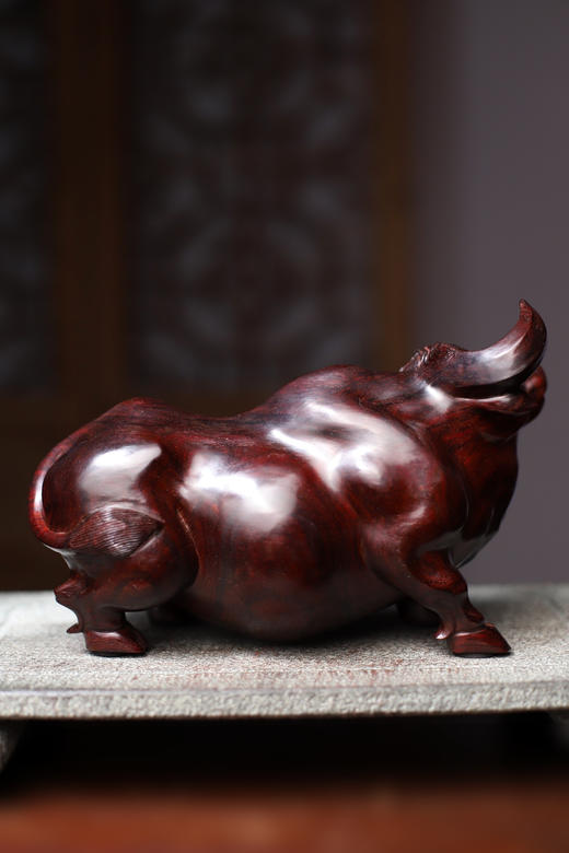 牛气冲天°小叶紫檀木雕摆件 商品图1