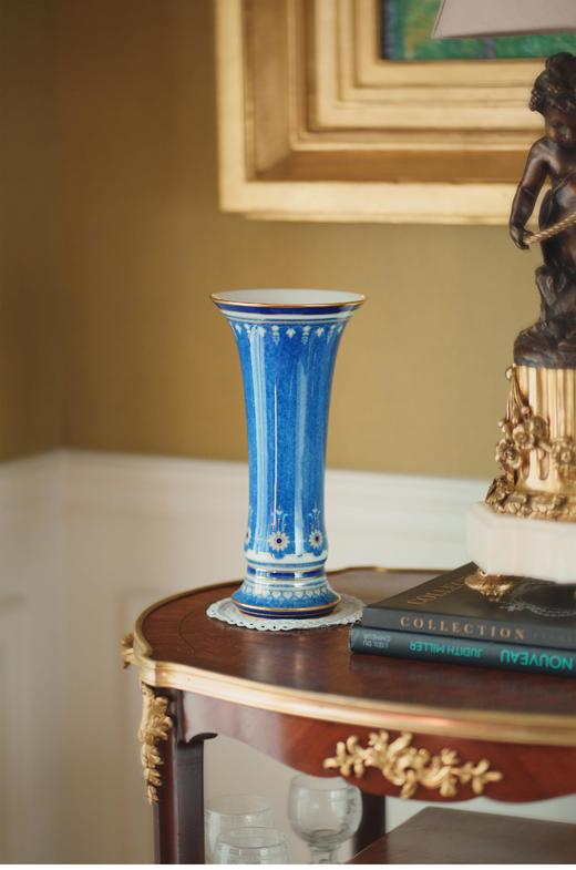 【已售】独角鹿西洋古董1892年代法国出品手绘描金花卉纹经典云朵蓝花觚一对 商品图0