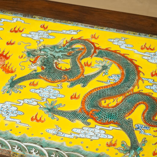 二十世纪 红木雕云纹嵌五彩龙纹瓷板画供桌 商品图2