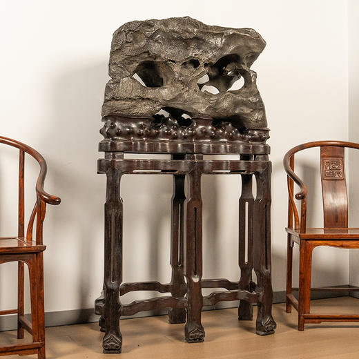 清 灵璧石"岫岩水月禅心"文房赏石（红木高座） 商品图1