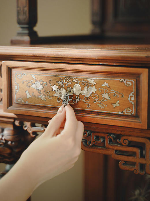 独角鹿西洋古董19世纪晚期法国出品VIARDOT东方风格文人花鸟主题漆木镶嵌螺钿祥纹镂雕多宝阁 商品图2