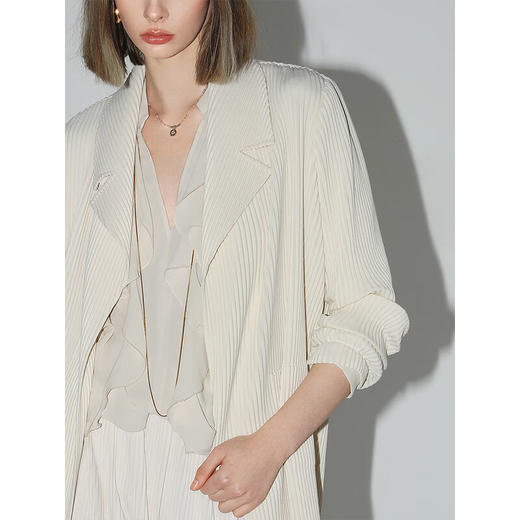 【秒杀】COCOBELLA重工压褶垂感开叉西装女夏气质通勤休闲舒适外套SI531C 商品图2