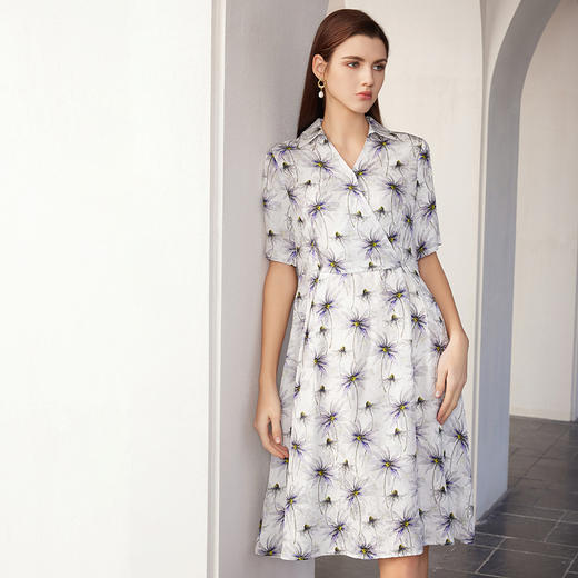 【V领真丝拼接连衣裙】24年春夏新品女士时尚植物印花中长款连衣裙 商品图3