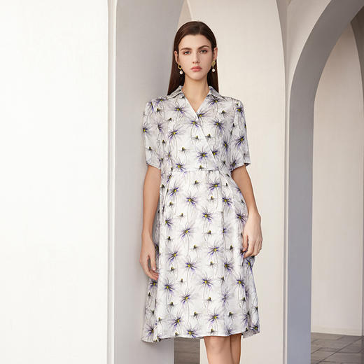 【V领真丝拼接连衣裙】24年春夏新品女士时尚植物印花中长款连衣裙 商品图1
