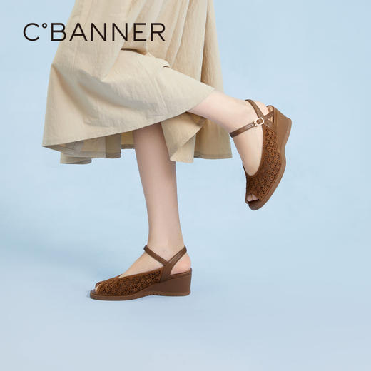 千百度复古镂空鱼嘴鞋女夏季坡跟雕花真皮凉鞋女A24380730 商品图4