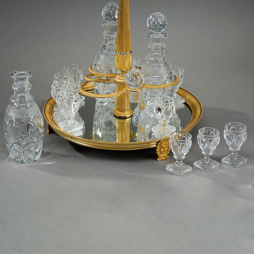 独角鹿西洋古董1820年代法国出品铜鎏金装饰底座利口酒箱 配水晶醒酒瓶及酒杯 商品图0