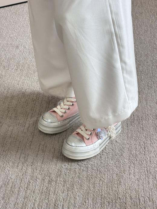 花花团特别定制——艺术手工感擦色一脚蹬帆布拖鞋  重工钉珠工艺精致美观  优雅特别、俏皮灵动 里垫牛皮、柔软加厚脚垫 懒人必备 好穿好走 三色可选、经典穿搭好物 商品图11