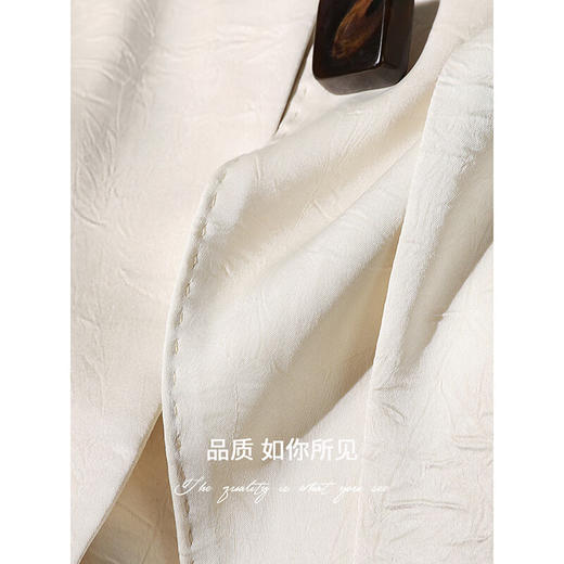 COCOBELLA奢感肌理缎面假两件西装女25春夏商务通勤外套SI0006-3 商品图5