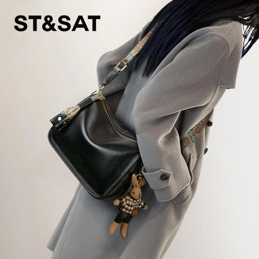 星期六高级质感百搭腋下斜跨包SS3521A417 商品图1