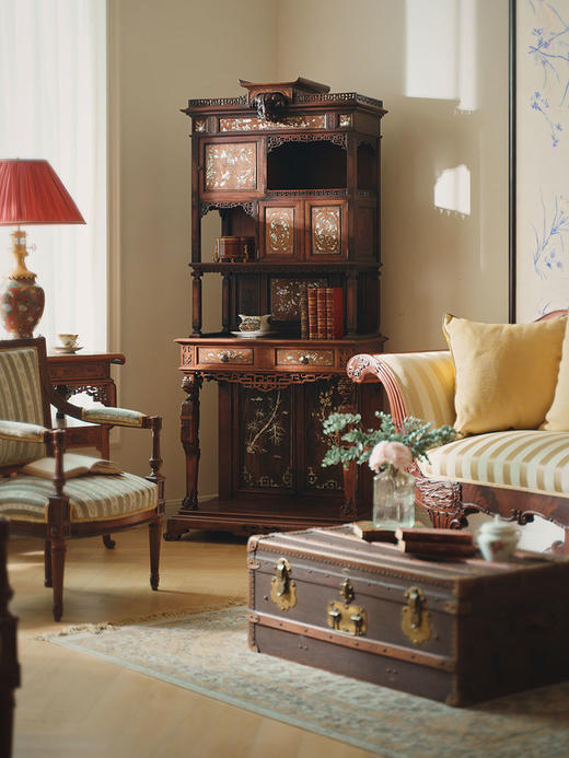 独角鹿西洋古董19世纪晚期法国出品VIARDOT东方风格文人花鸟主题漆木镶嵌螺钿祥纹镂雕多宝阁 商品图0